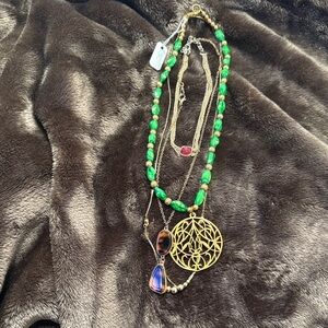 Elegant Green and Gold tone Necklace lot